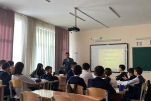 "Математика алғырлары" атты сайыс түріндегі ашық сабақ өткізді 